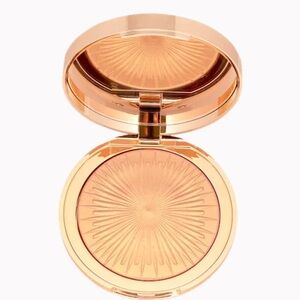 CHARLOTTE TILBURY CHARLOTTE'S MAGIC STAR
LIMITED EDITION HIGHLIGHTER